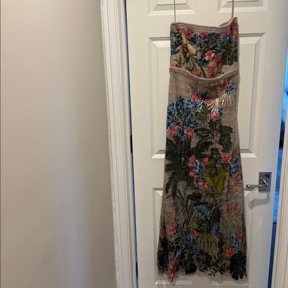 Elie Saab SS25 floral sequin gown - Picture 5 of 11